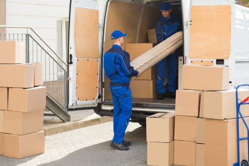 Mobile self storage unit delivered to a Rotherhithe home
