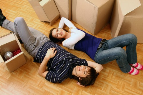 Local movers in Rotherhithe planning a smooth apartment relocation